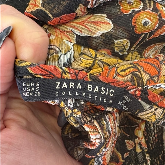 Zara Basic Sheer Floral Blouse with Tie detail in back/ Size small - Picture 4 of 11